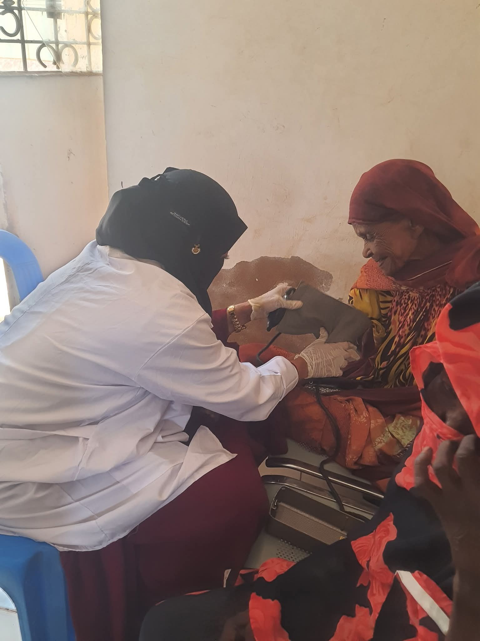 يوم علاجي مجاني في الكلاكلة يشهد إقبالاً كبيراً.. شاهد الصور والتفاصيل الكاملة